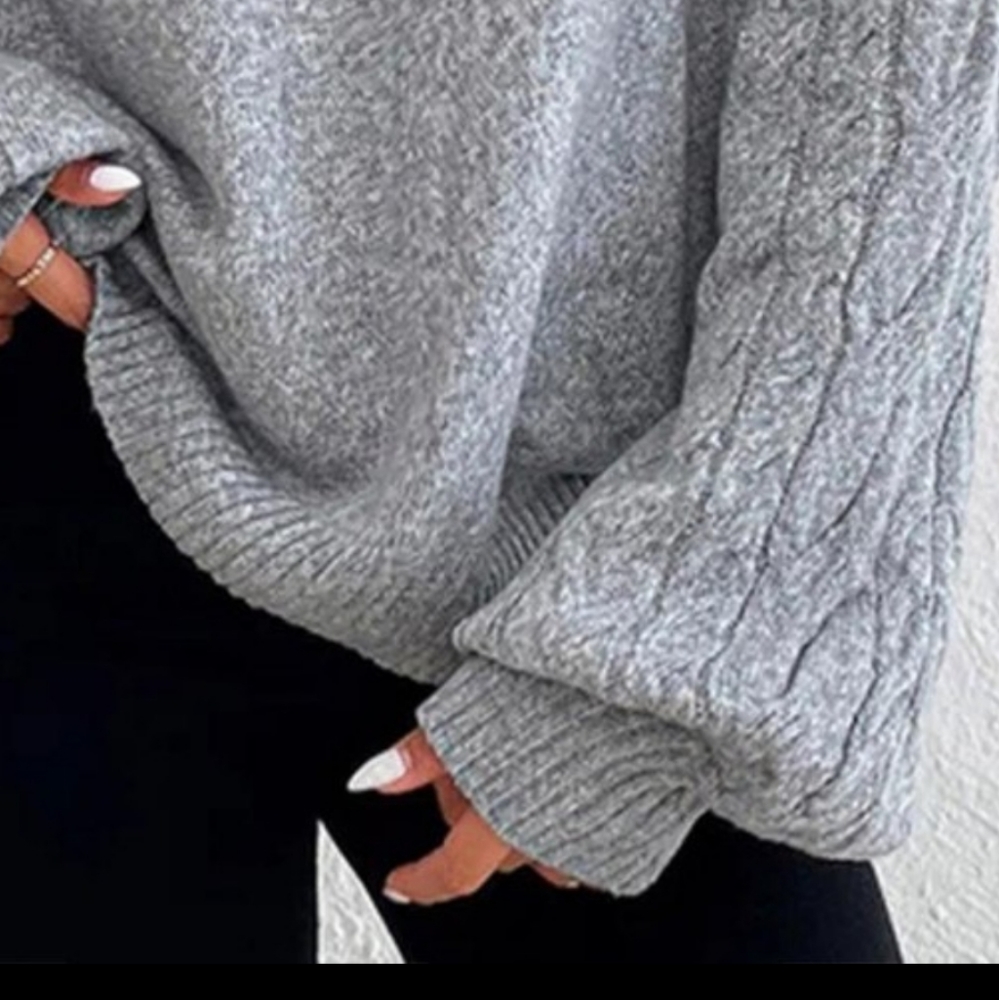 Cable knit Cold Shoulder Sweater - Picture 4 of 5